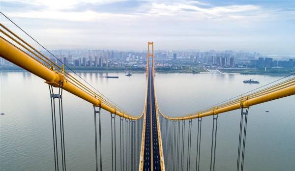افتتاح أطول جسر معلق من طابقين في العالم في مدينة ووهان الصينية 2