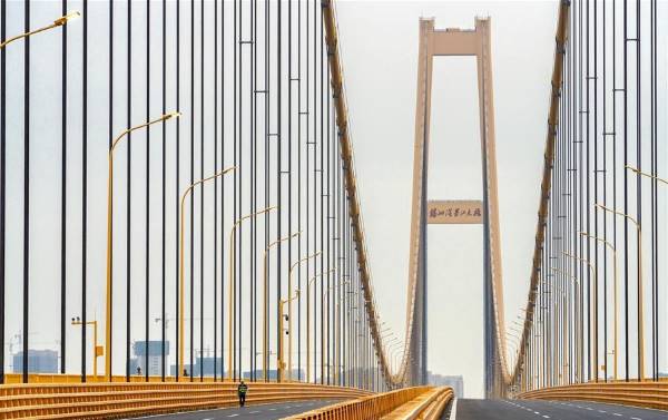 افتتاح أطول جسر معلق من طابقين في العالم في مدينة ووهان الصينية 3