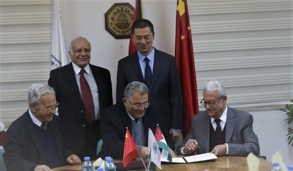 جانب من جلسة توقيع اتفاقية تعليم اللغة الصينية في فلسطين
