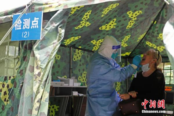 اجراء فحوصات طبية للمدرسين الأجانب مع قرب عودة الدوام المدرسي في شانغهاي 3