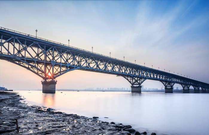 الصين تخطط لبناء المزيد من الجسور العابرة فوق نهر اليانغتسي